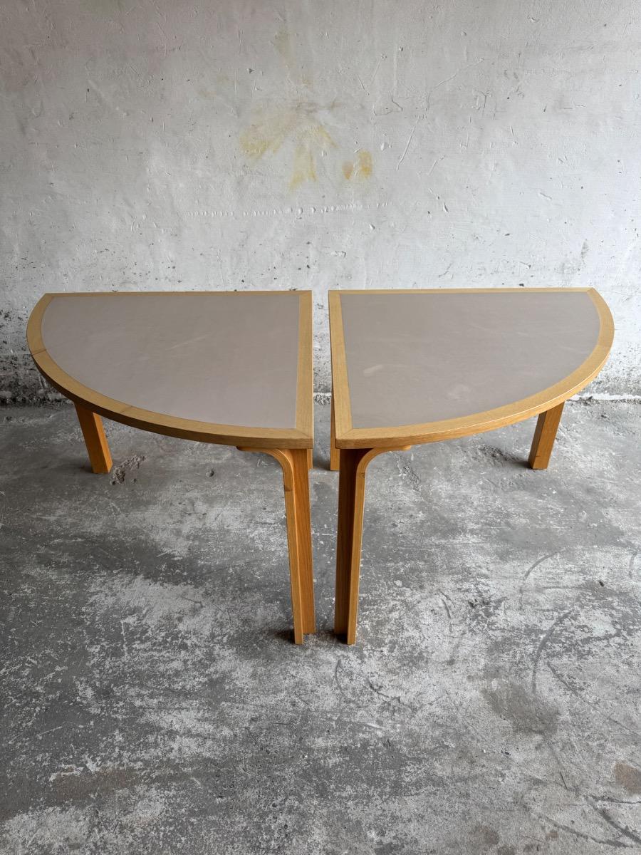 Set halfronde eettafels van Magnus Olesen