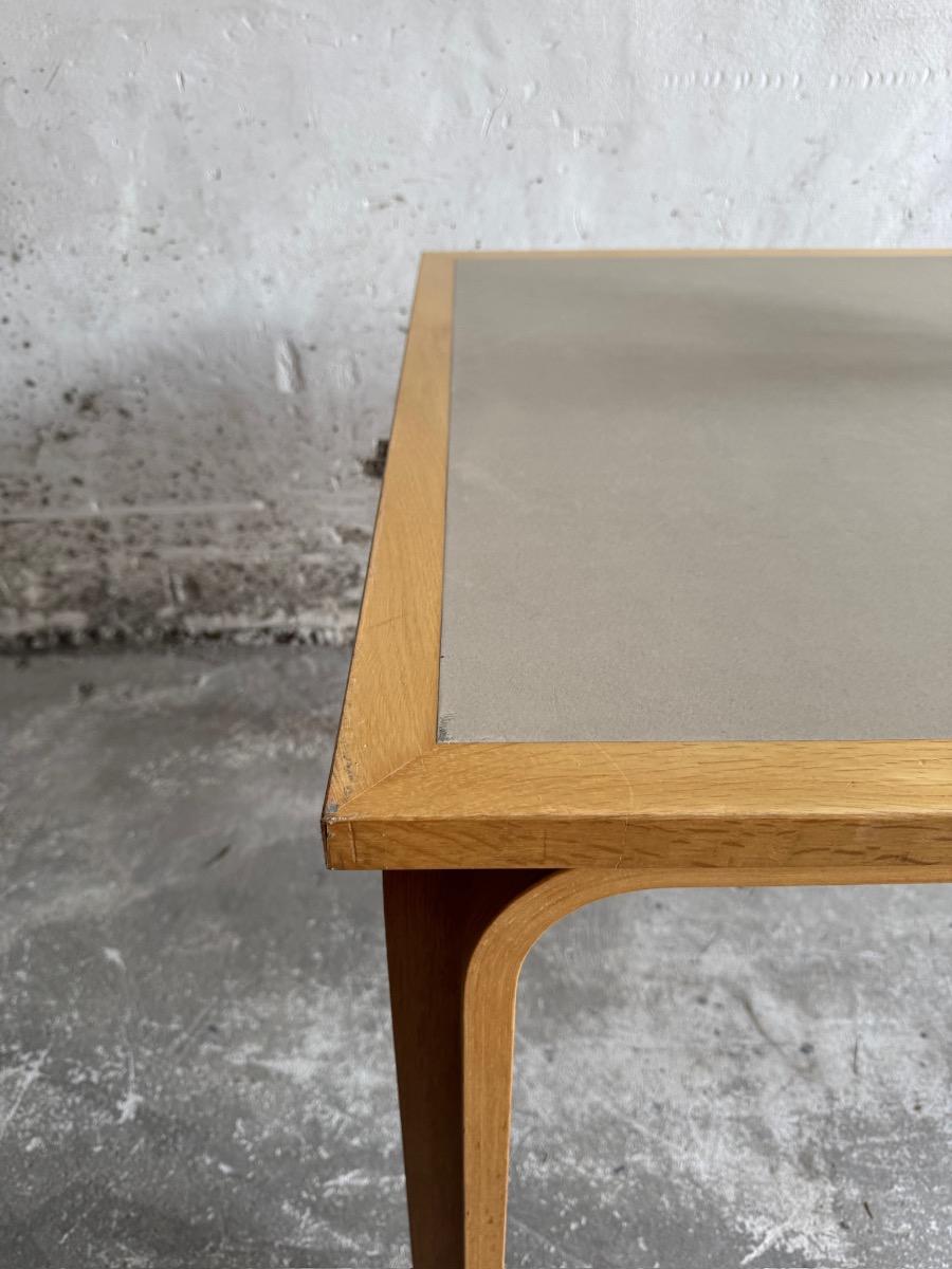 Set halfronde eettafels van Magnus Olesen