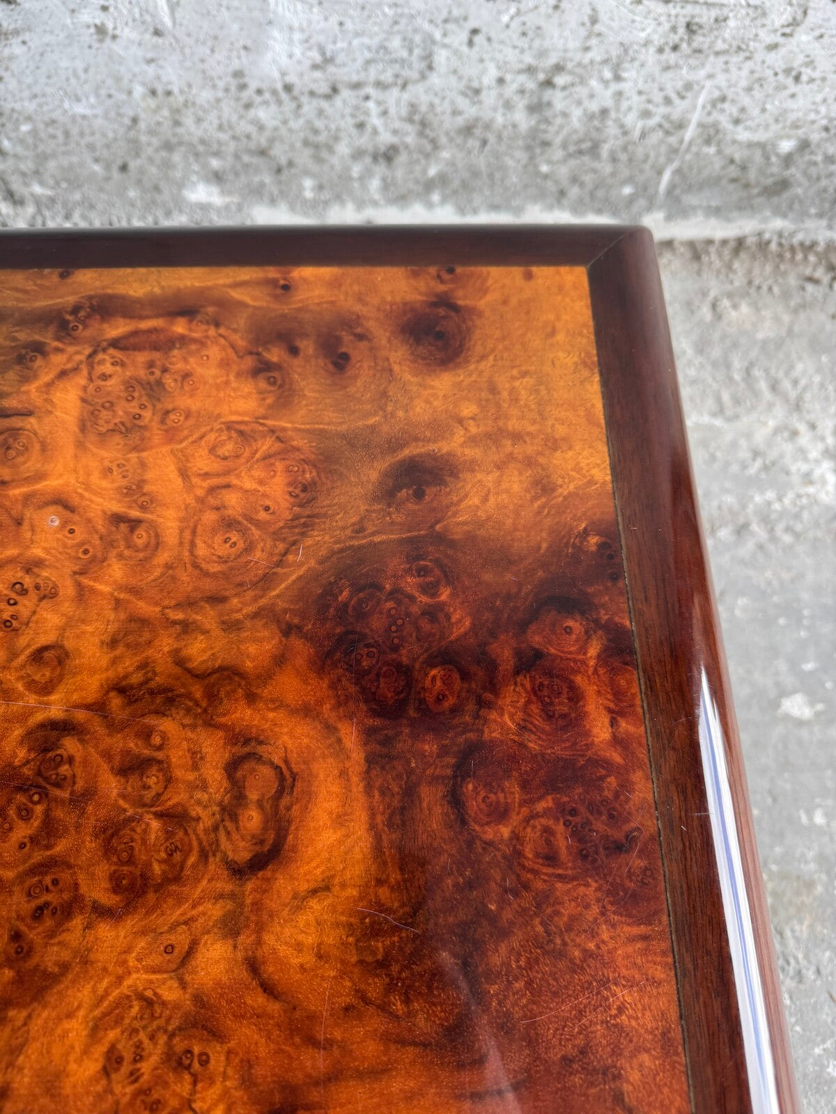 Salontafel van wortelnotenhout van Jean-Claude Mahey (ca. 1970)