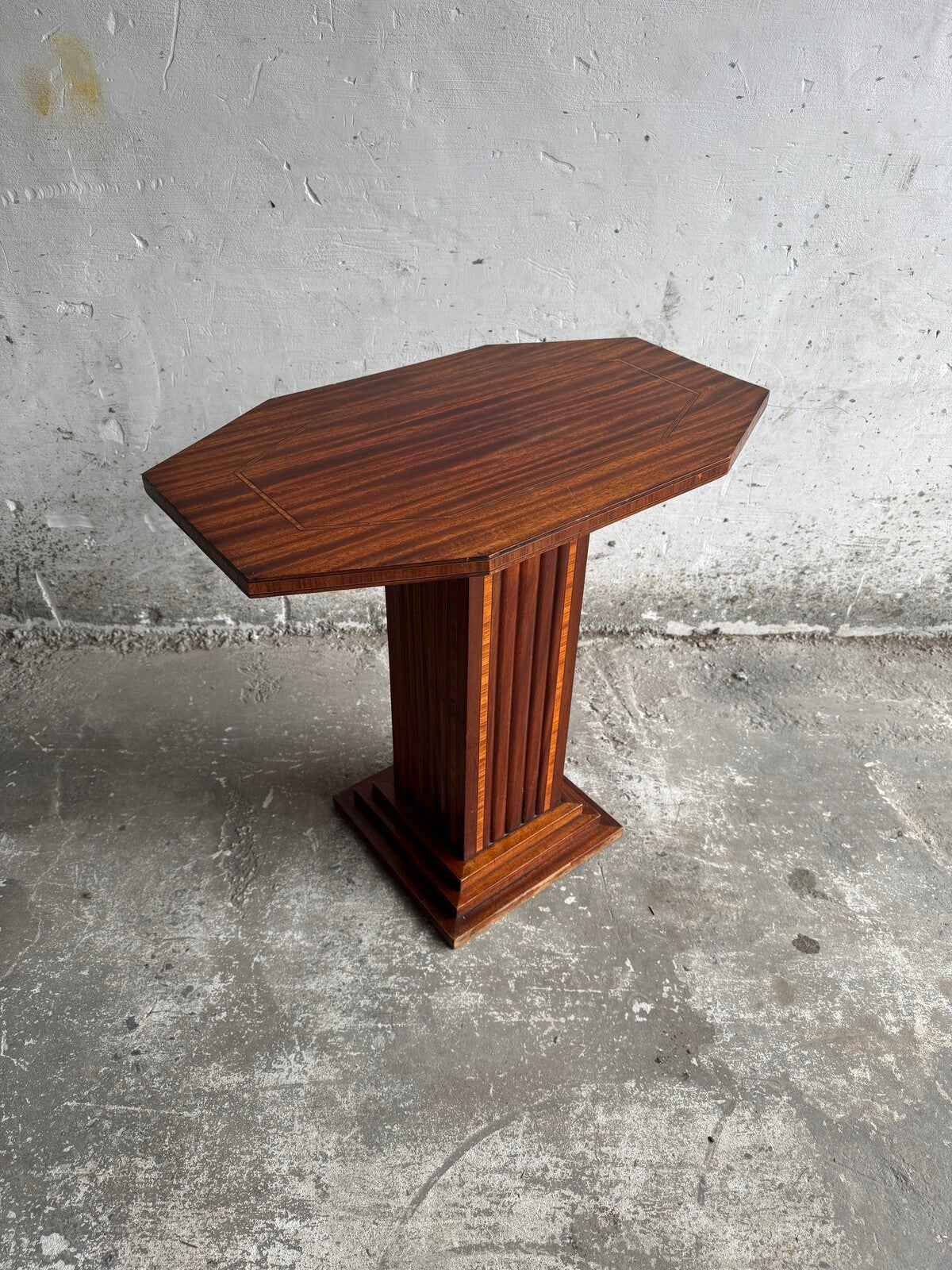 Interbellum side table with prominent wood grain