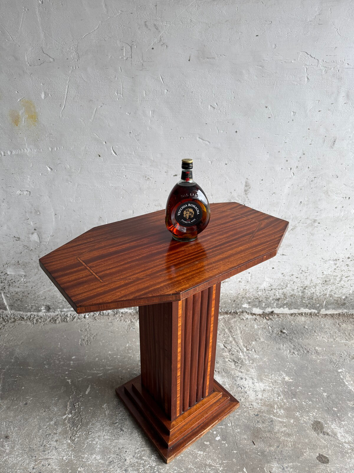 Interbellum side table with prominent wood grain