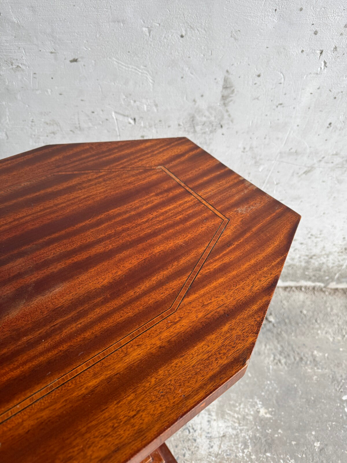 Interbellum side table with prominent wood grain