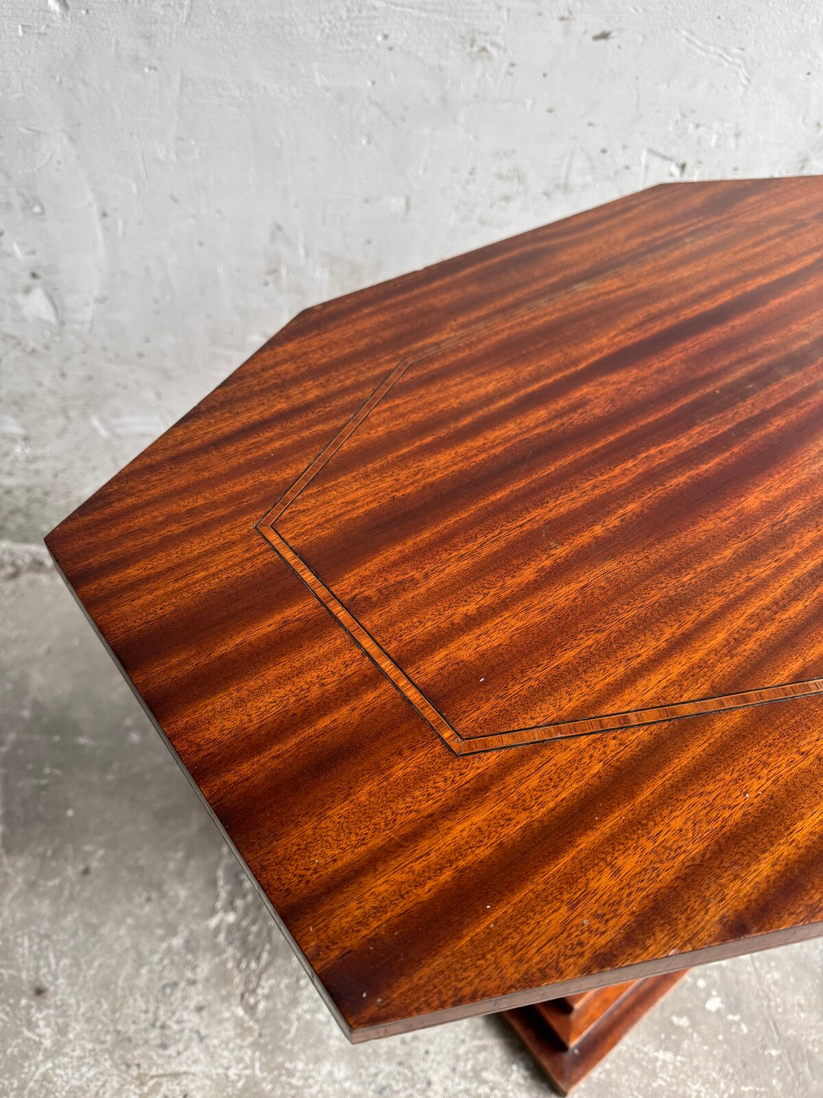 Interbellum side table with prominent wood grain