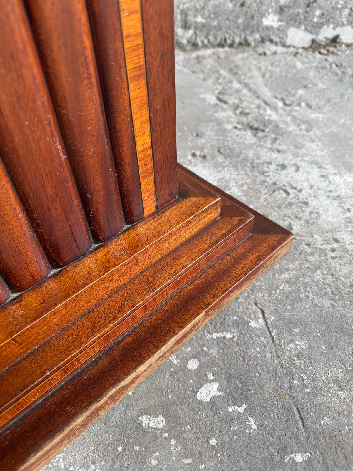 Interbellum side table with prominent wood grain