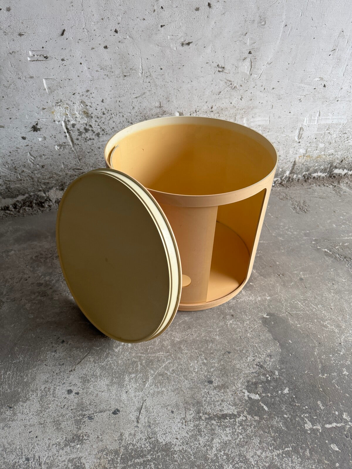 Kartell side table by Anna Castelli 1970