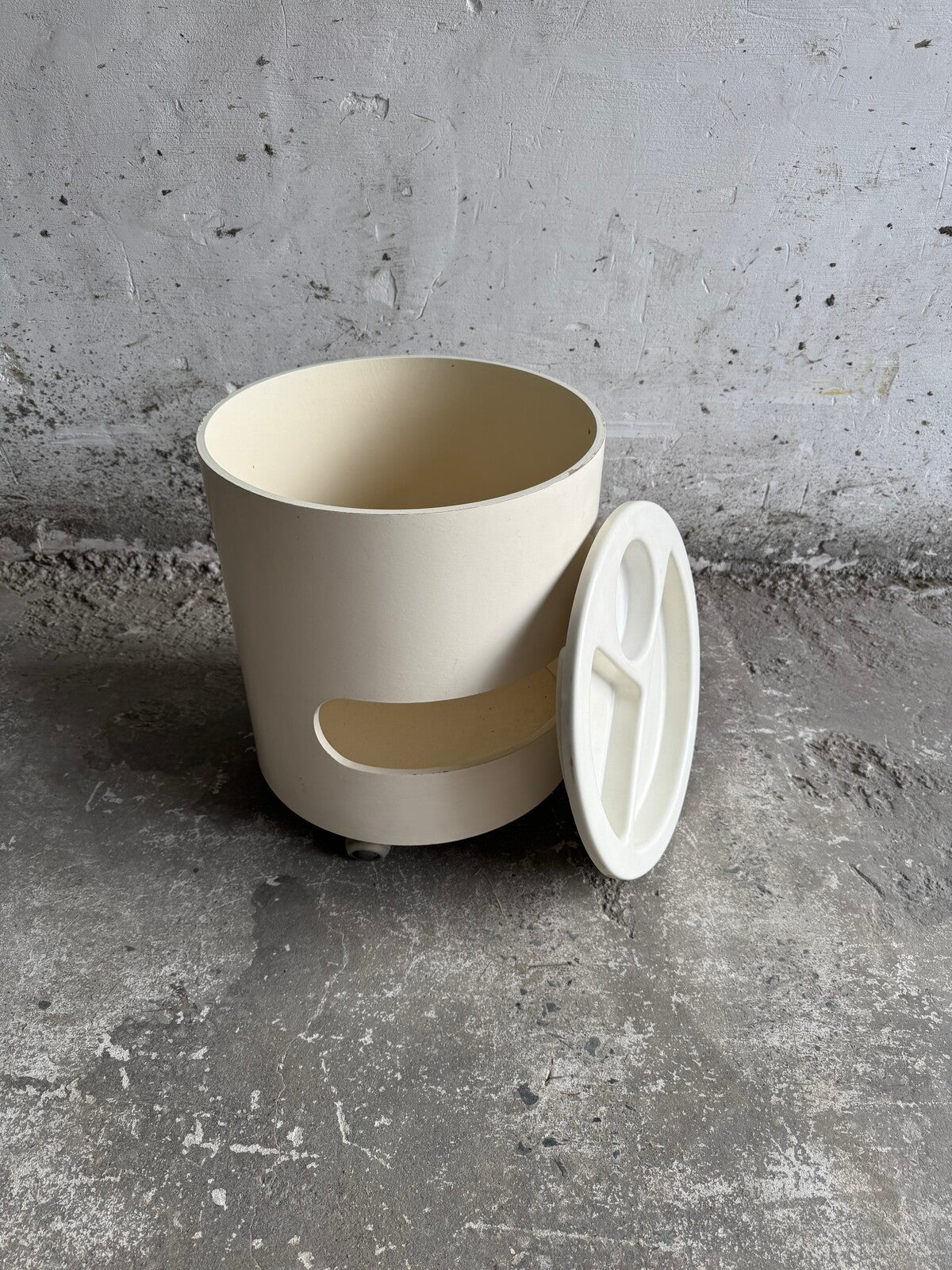 Kartell bijzettafel met opbergruimte en afneembaar blad