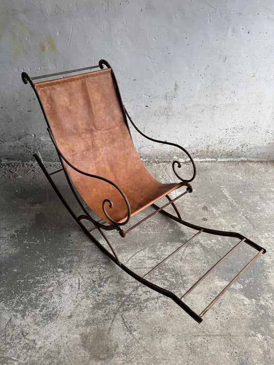 Chaise à bascule en métal du XIXe siècle avec assise en cuir