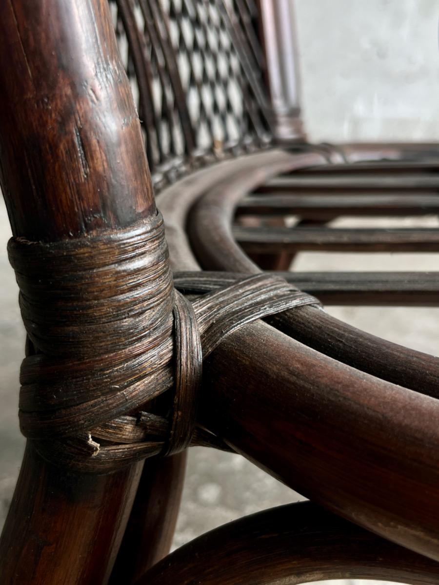 Mid-century Manou bamboe armstoel met open rotan rugleuning