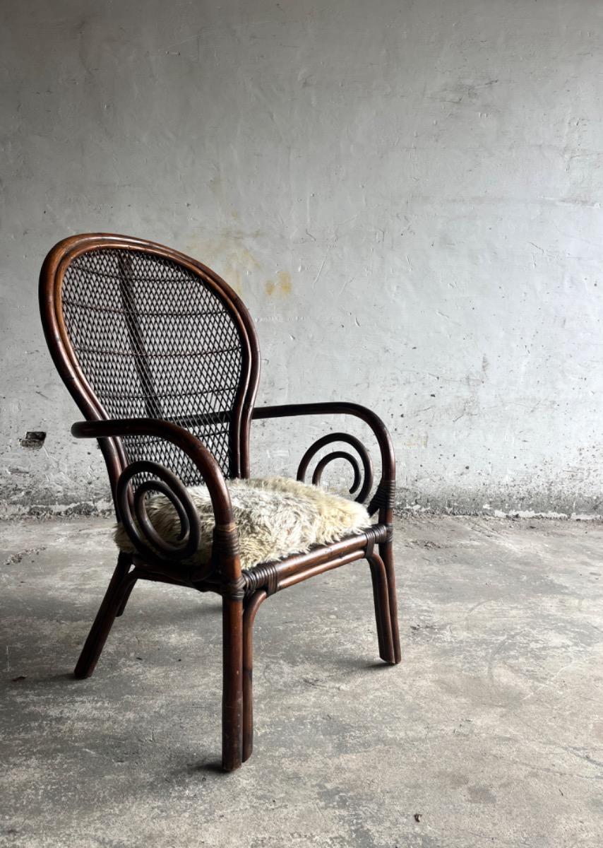 Mid-century Manou bamboe armstoel met open rotan rugleuning