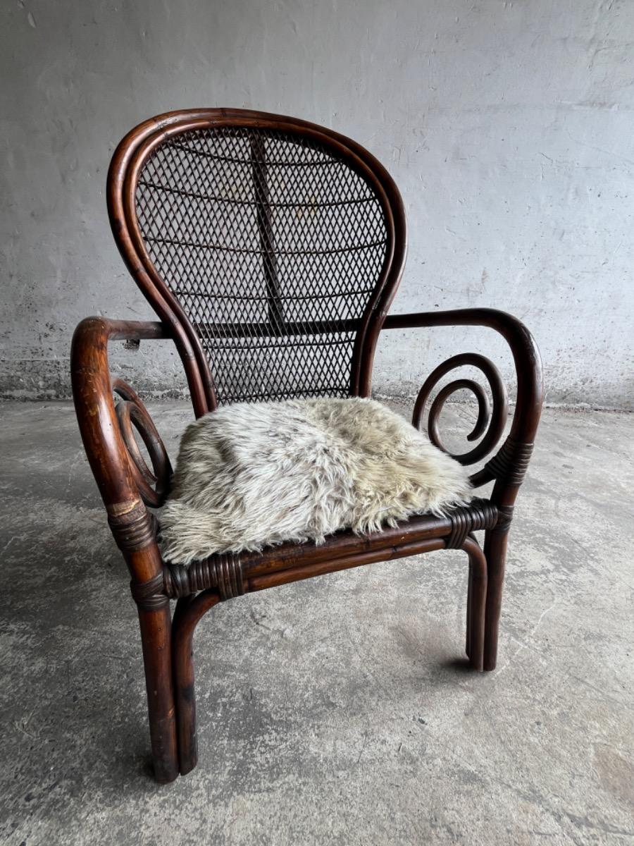 Mid-century Manou bamboe armstoel met open rotan rugleuning