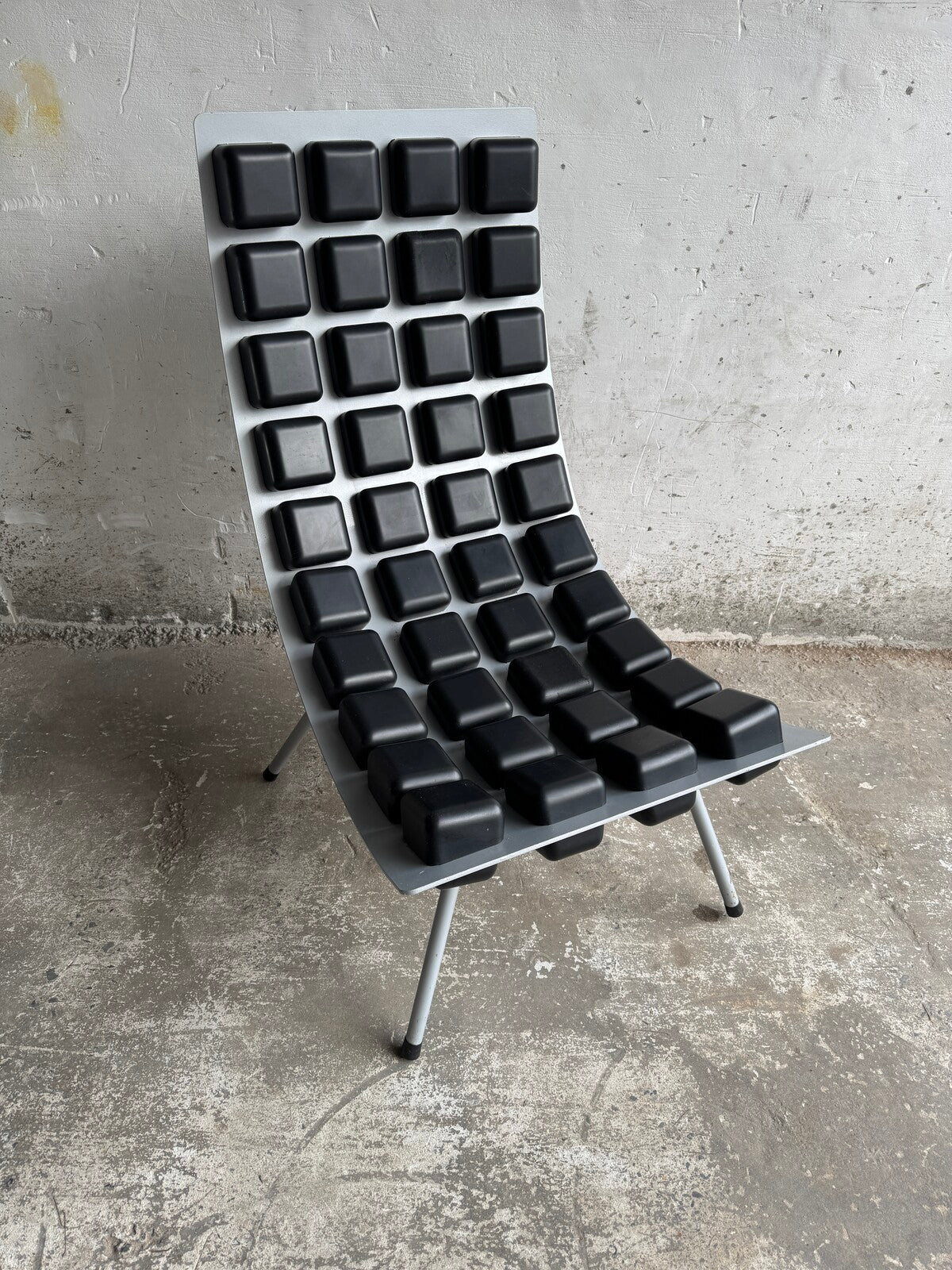Missy Lounge Chair van Sven-Anwar Bibi, Mark Gutjahr en Jörg Zimmermann (2001)