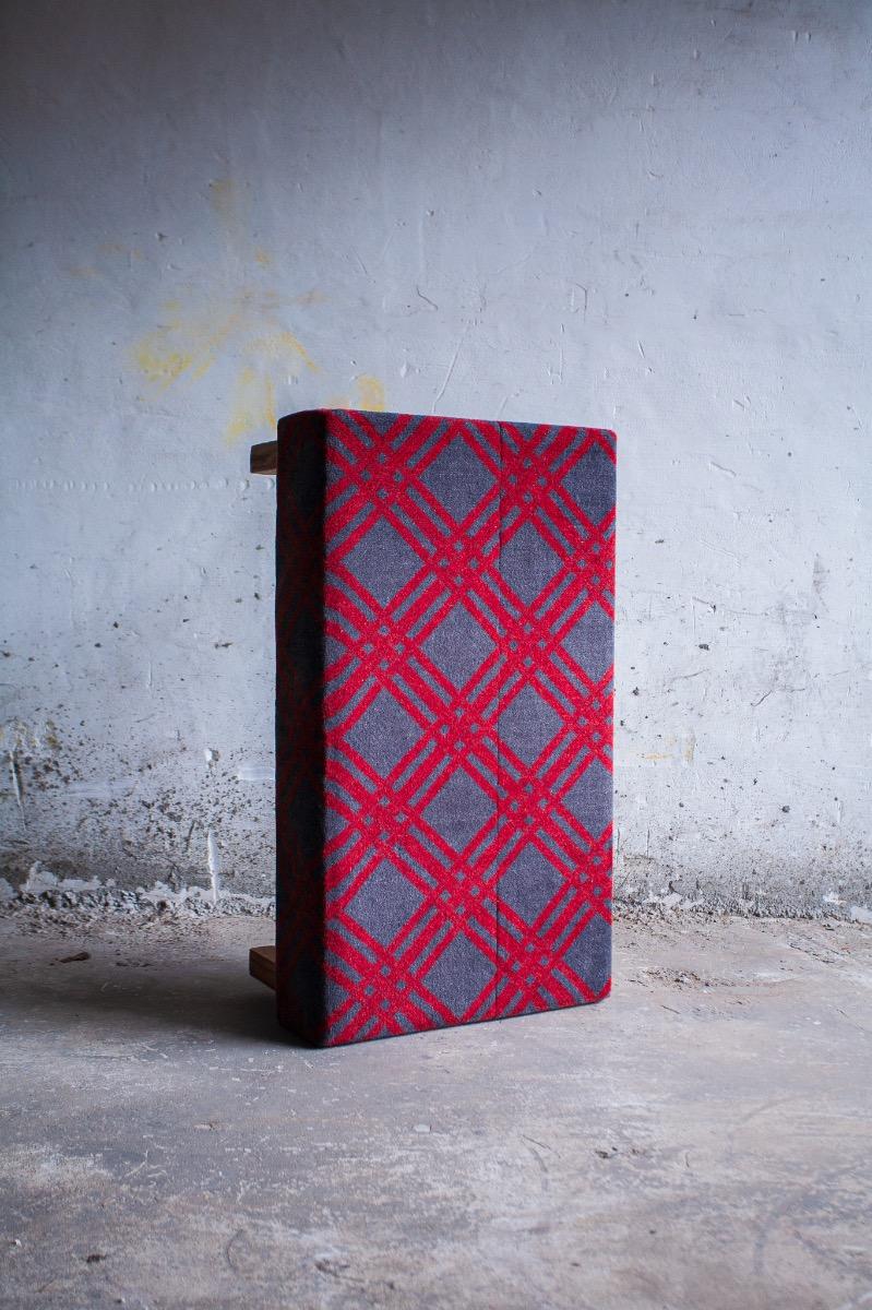 Grote vintage bank bekleed met Schotse tartanstof