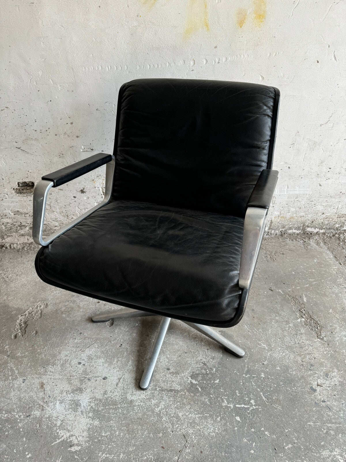 Elegant Wilkhahn Delta Lounge Chair with Ottomans (1970s)