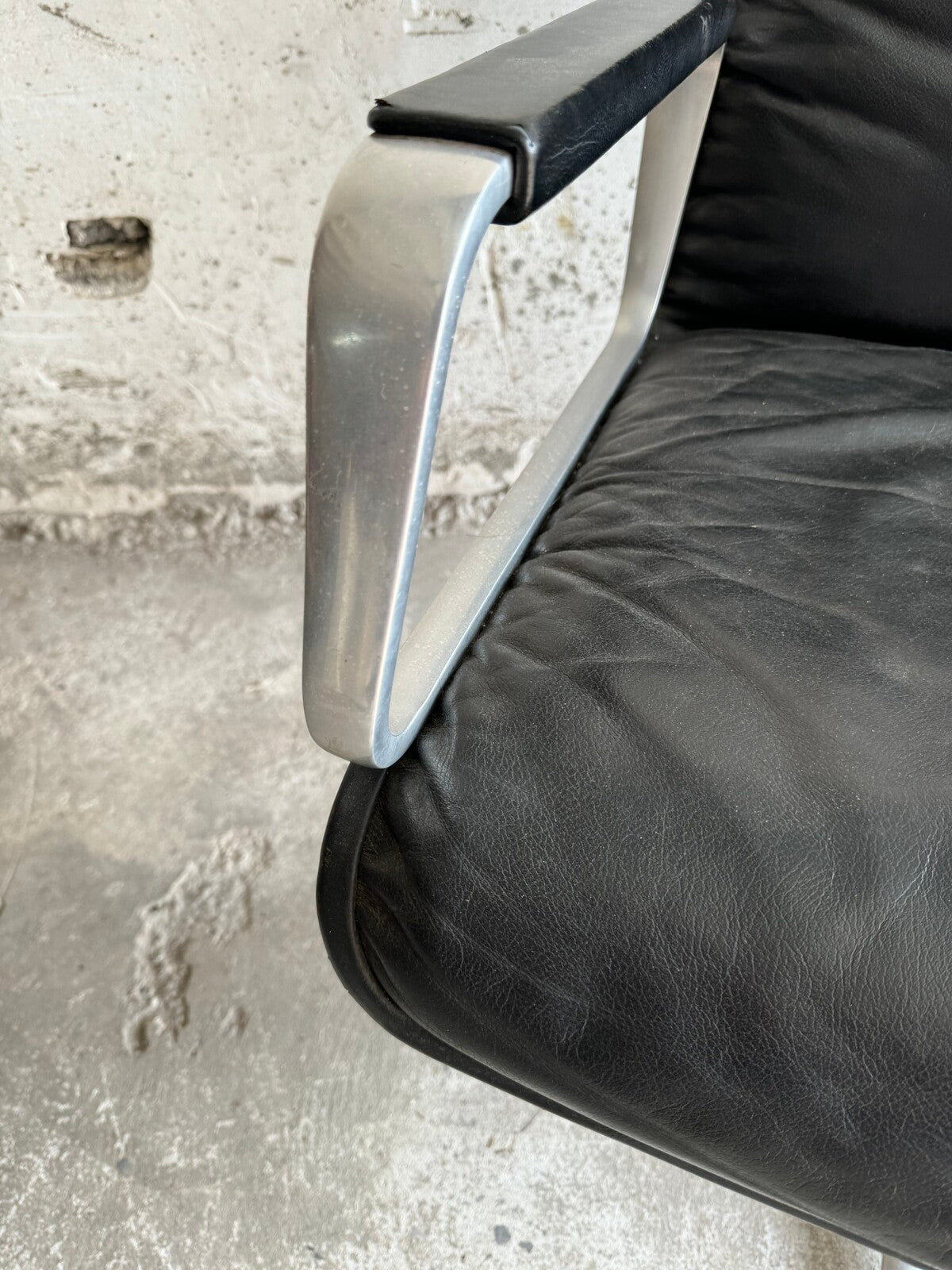 Elegant Wilkhahn Delta Lounge Chair with Ottomans (1970s)
