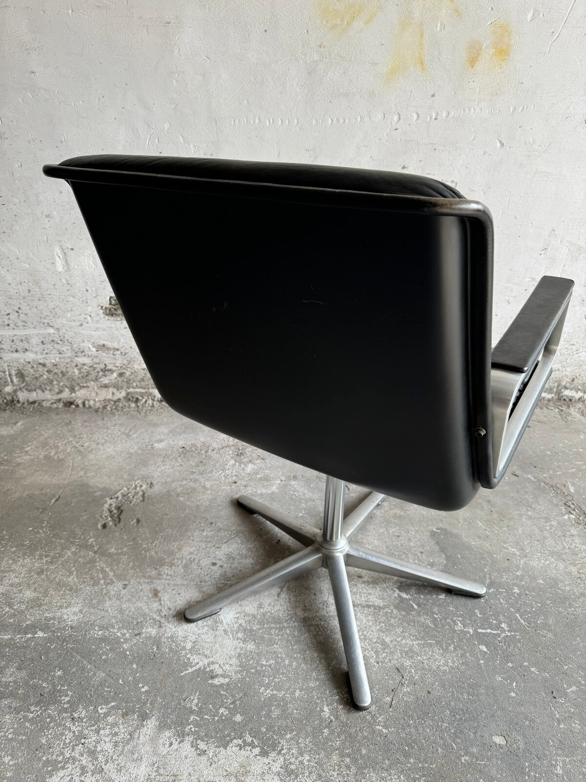 Elegant Wilkhahn Delta Lounge Chair with Ottomans (1970s)