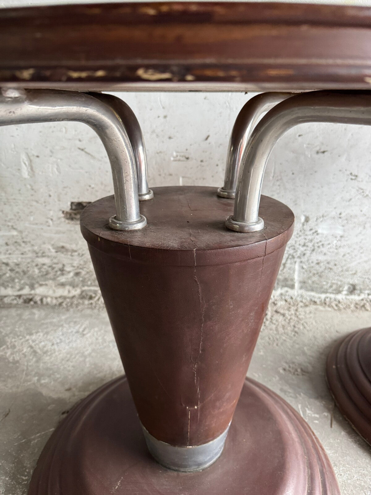 Ensemble de 2 tables d'appoint Art Nouveau avec plateau tressé