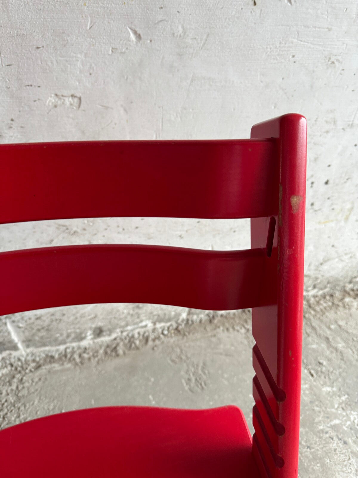 Set of 2 red children's chairs in adjustable school style (1990s)
