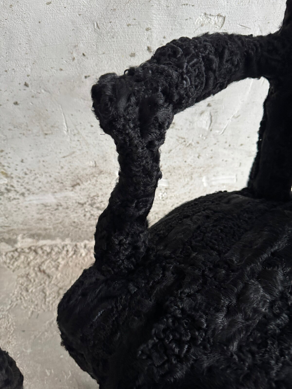 Set of 2 theatrical armchairs in black feather fabric