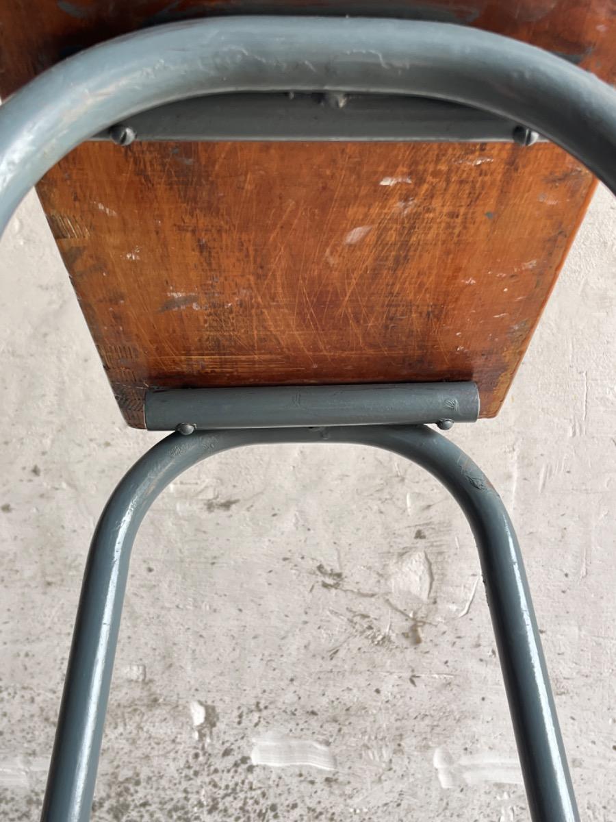 Tabouret de laboratoire industriel recyclé