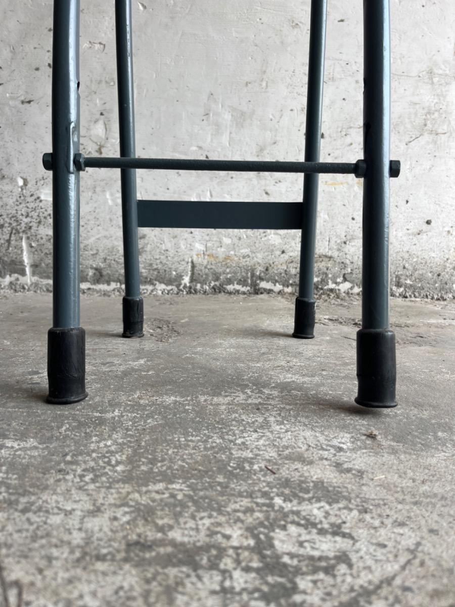 Tabouret de laboratoire industriel recyclé