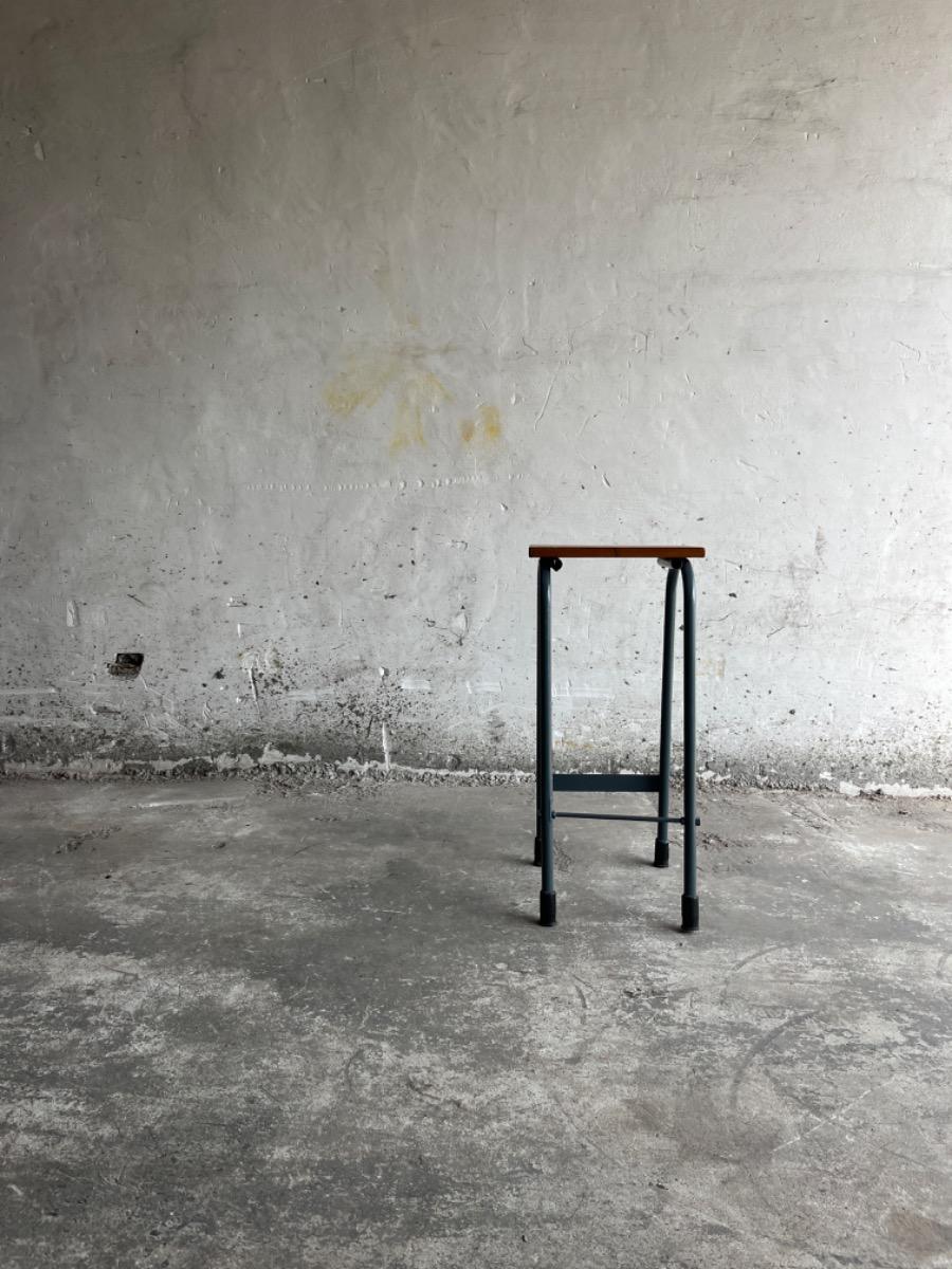 Tabouret de laboratoire industriel recyclé