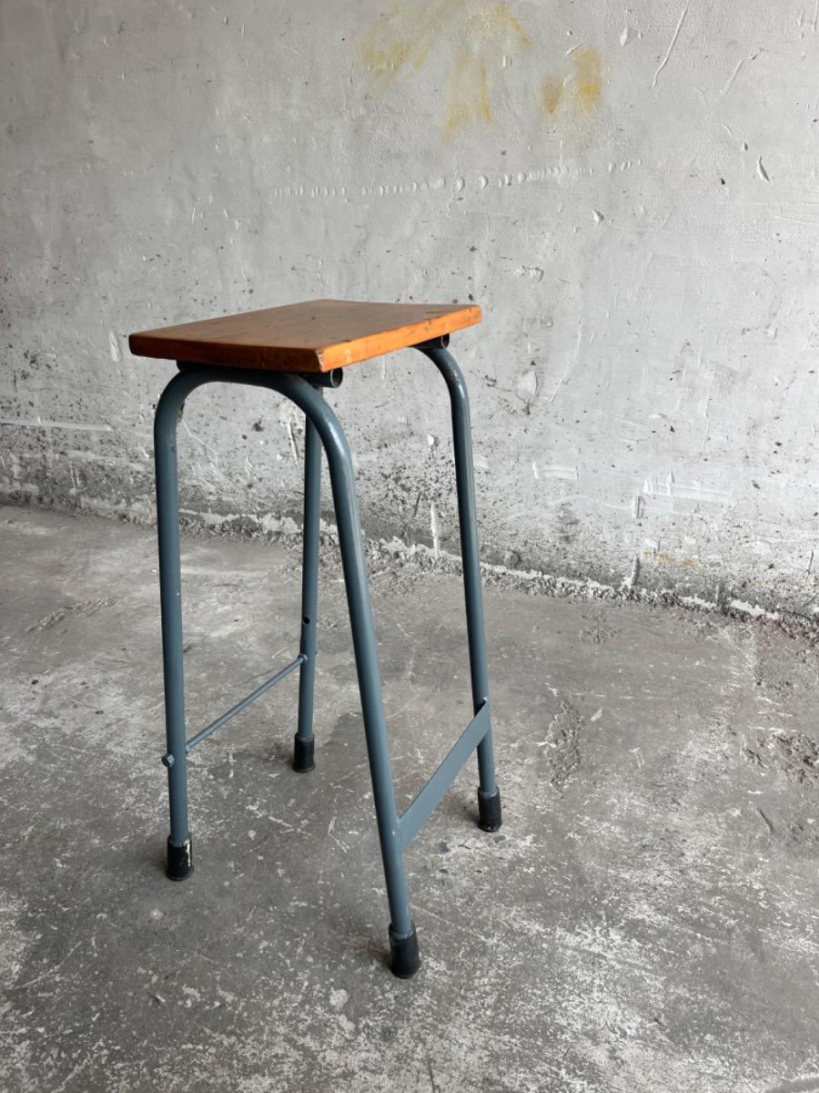 Tabouret de laboratoire industriel recyclé