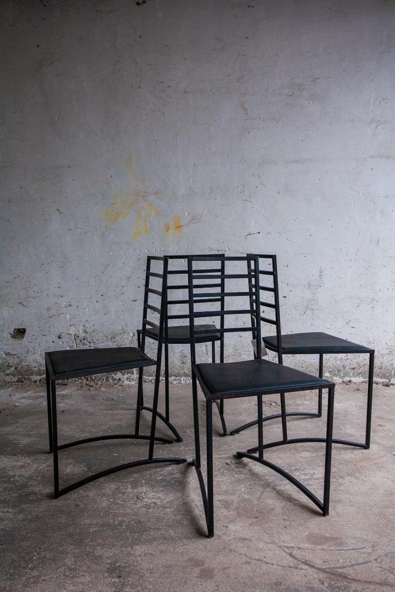 Set van 4 minimalistische eetkamerstoelen in zwart staal