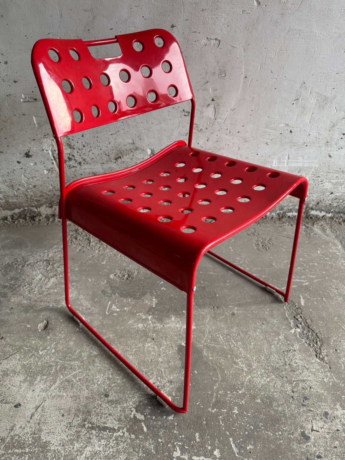 Red Omstak chair by Rodney Kinsman for Bieffeplast (1980)