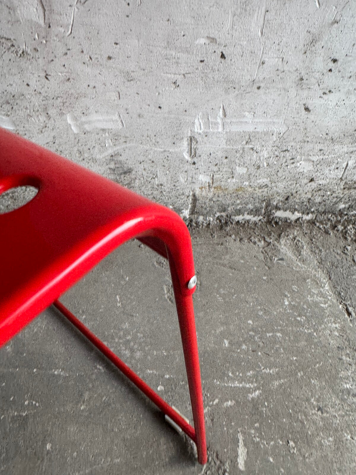 Red Omstak chair by Rodney Kinsman for Bieffeplast (1980)