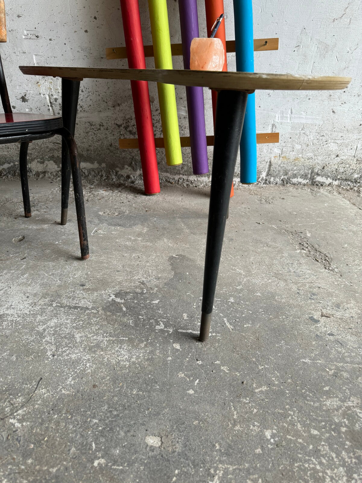 Vintage kinderset met niervormig tafeltje en schoolstoel