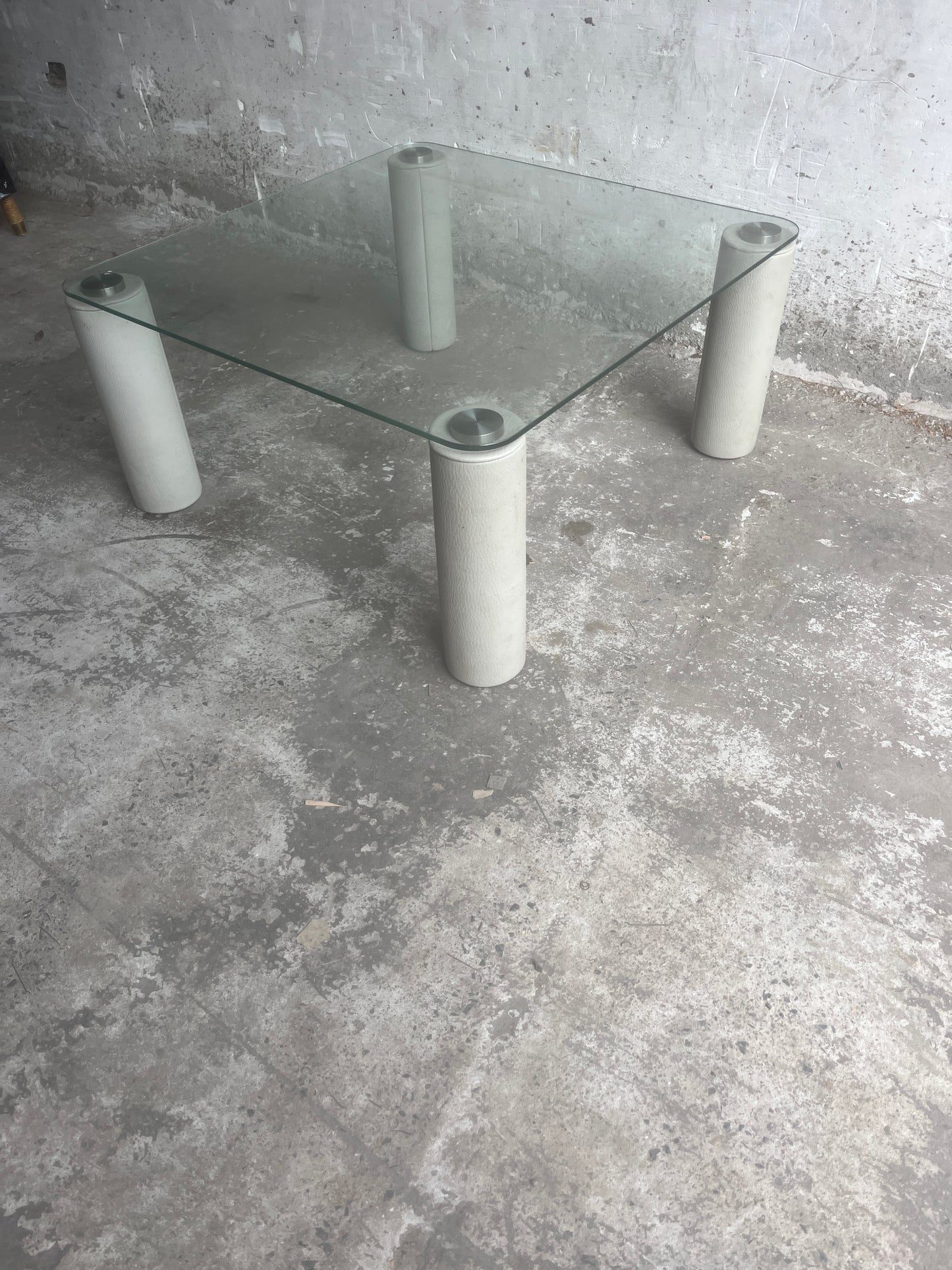 Mesa glass coffee table by JORI