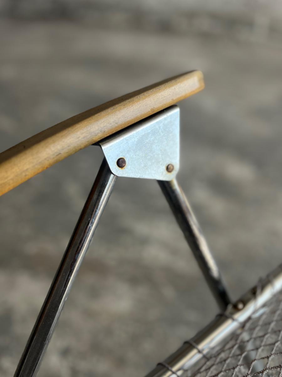 Set van twee vintage klapstoelen met draadframe in aluminium