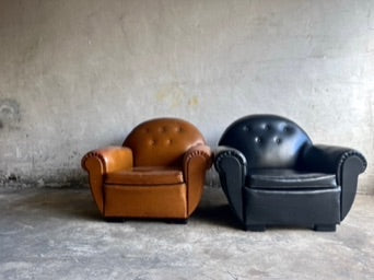 PAIR OF INTERBELLUM CLUB LOUNGE CHAIRS IN COGNAC BROWN & JET BLACK COLOUR, 1930S