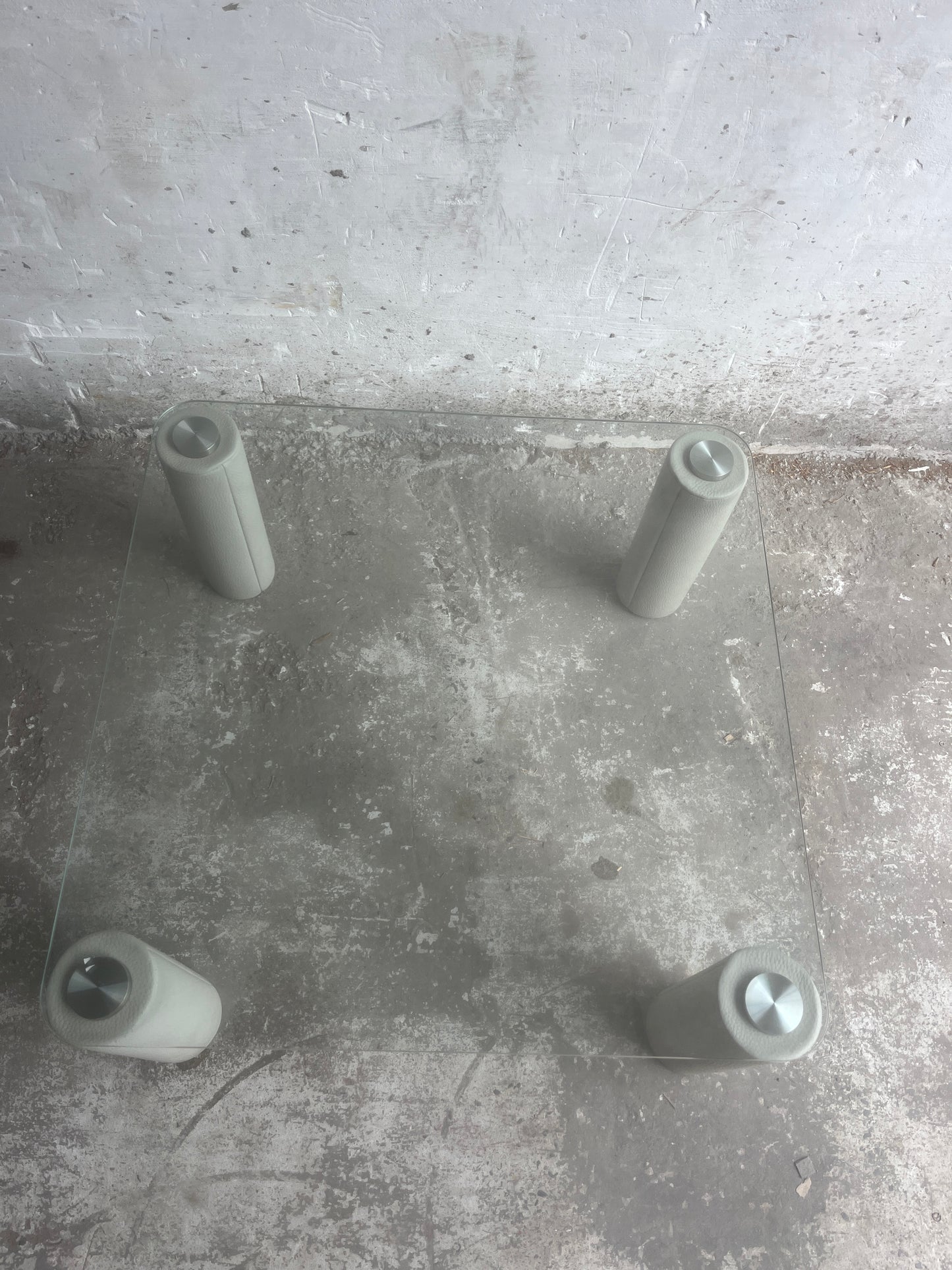 Mesa glass coffee table by JORI