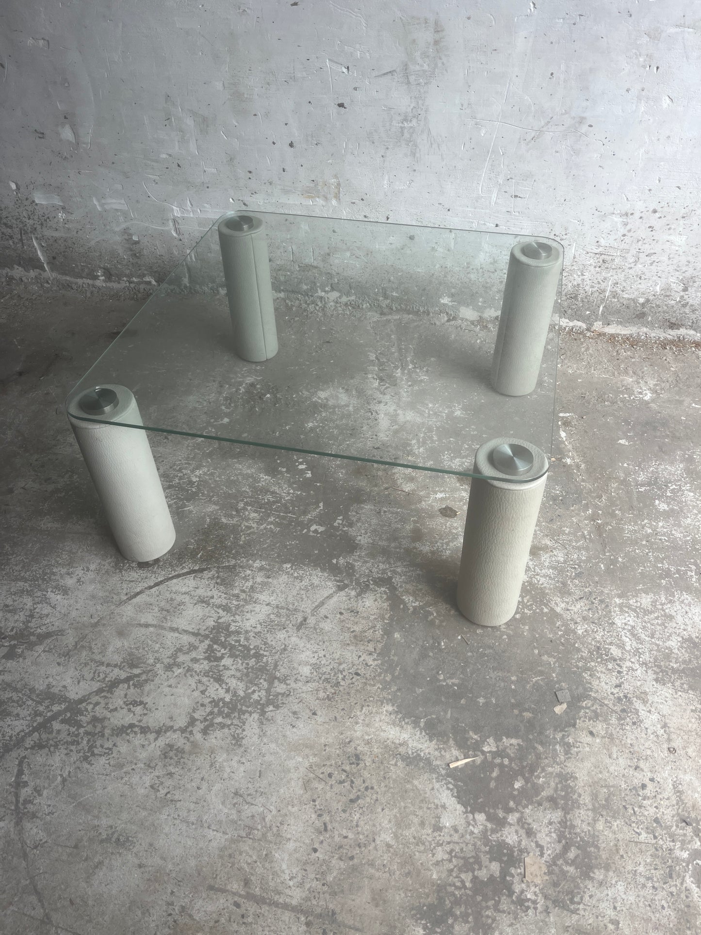Mesa glass coffee table by JORI
