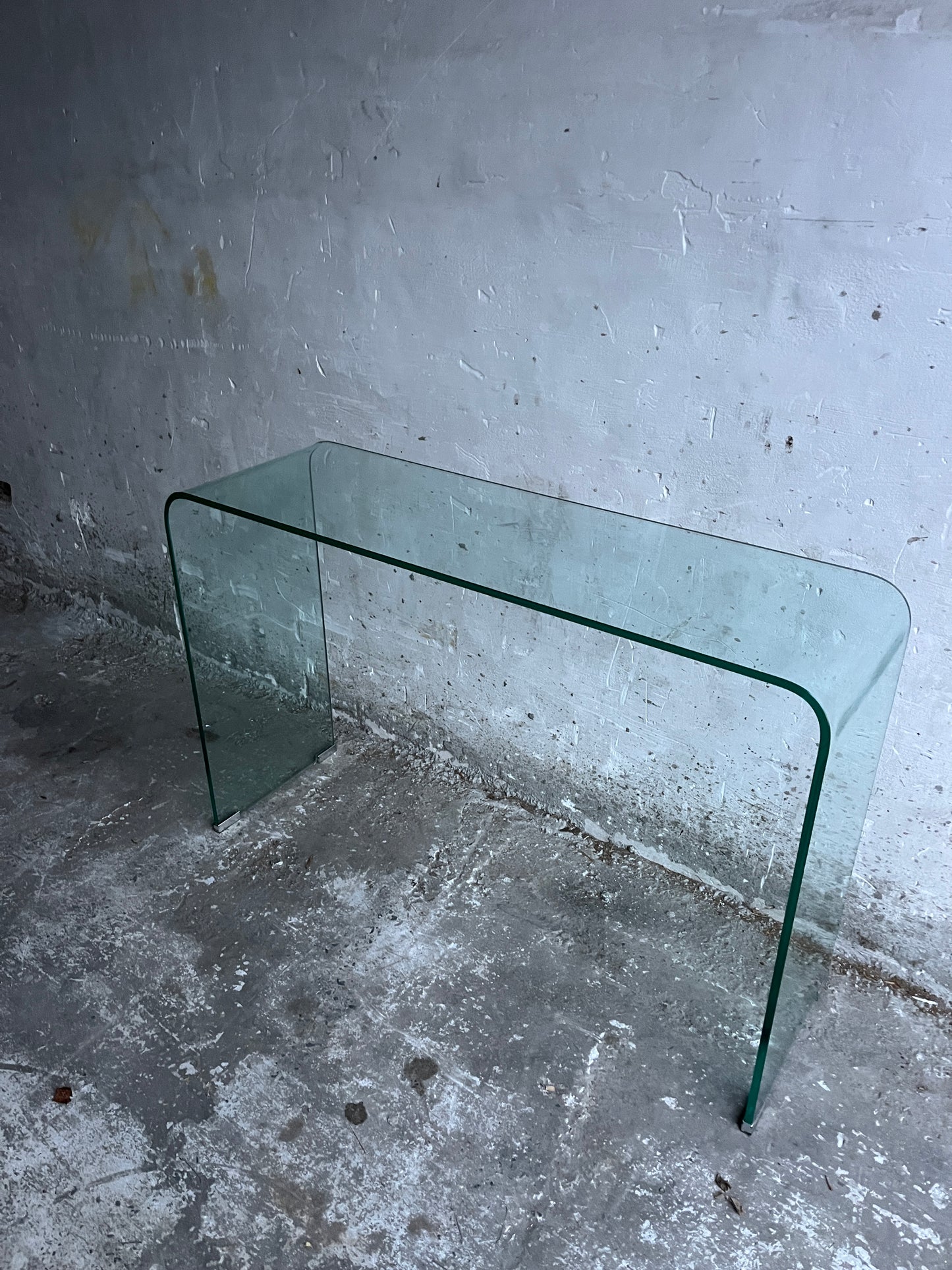 Minimalist Bent Glass Console Table 115cm
