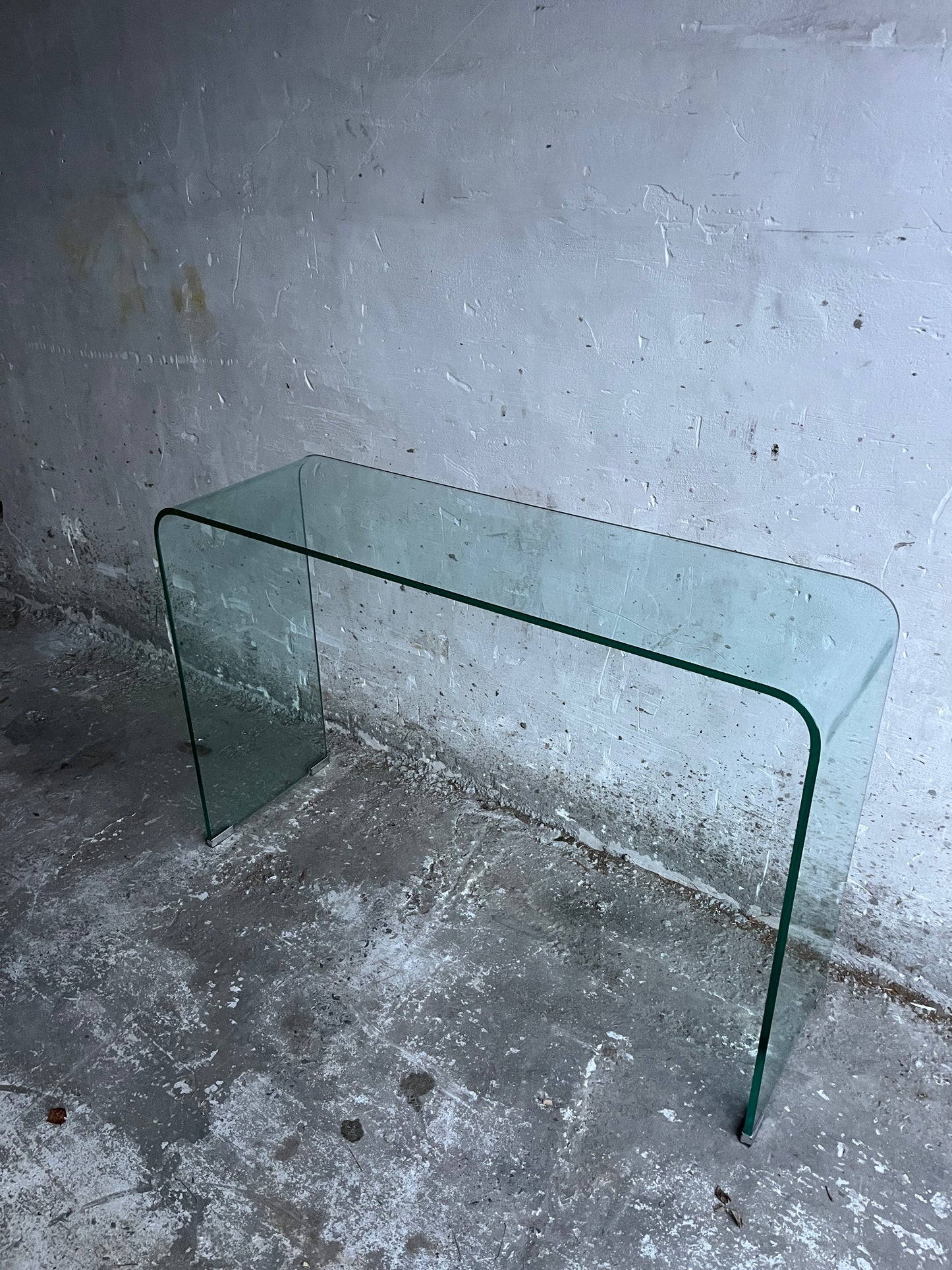 Minimalist Bent Glass Console Table 115cm