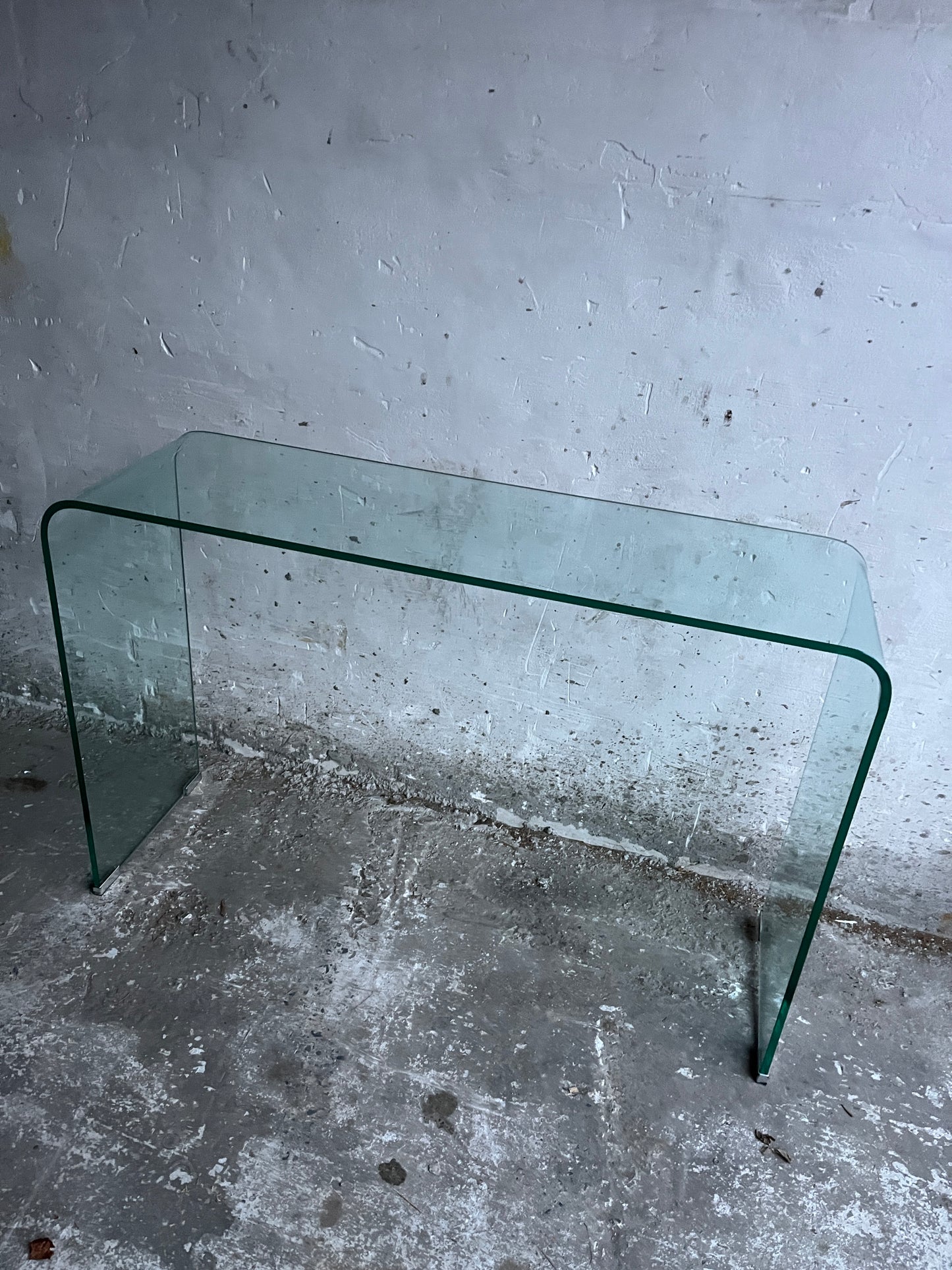 Minimalist Bent Glass Console Table 115cm
