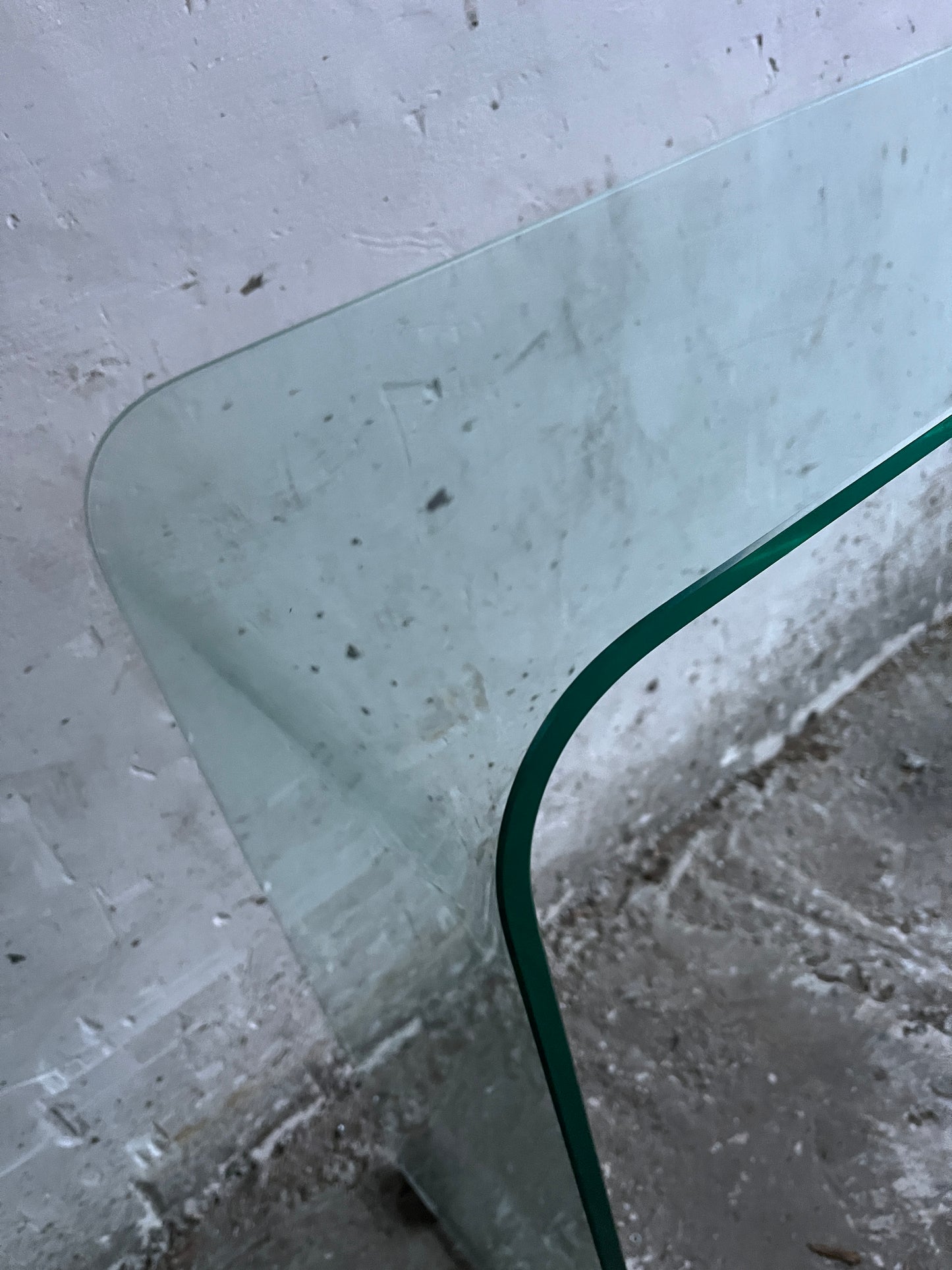 Minimalist Bent Glass Console Table 115cm