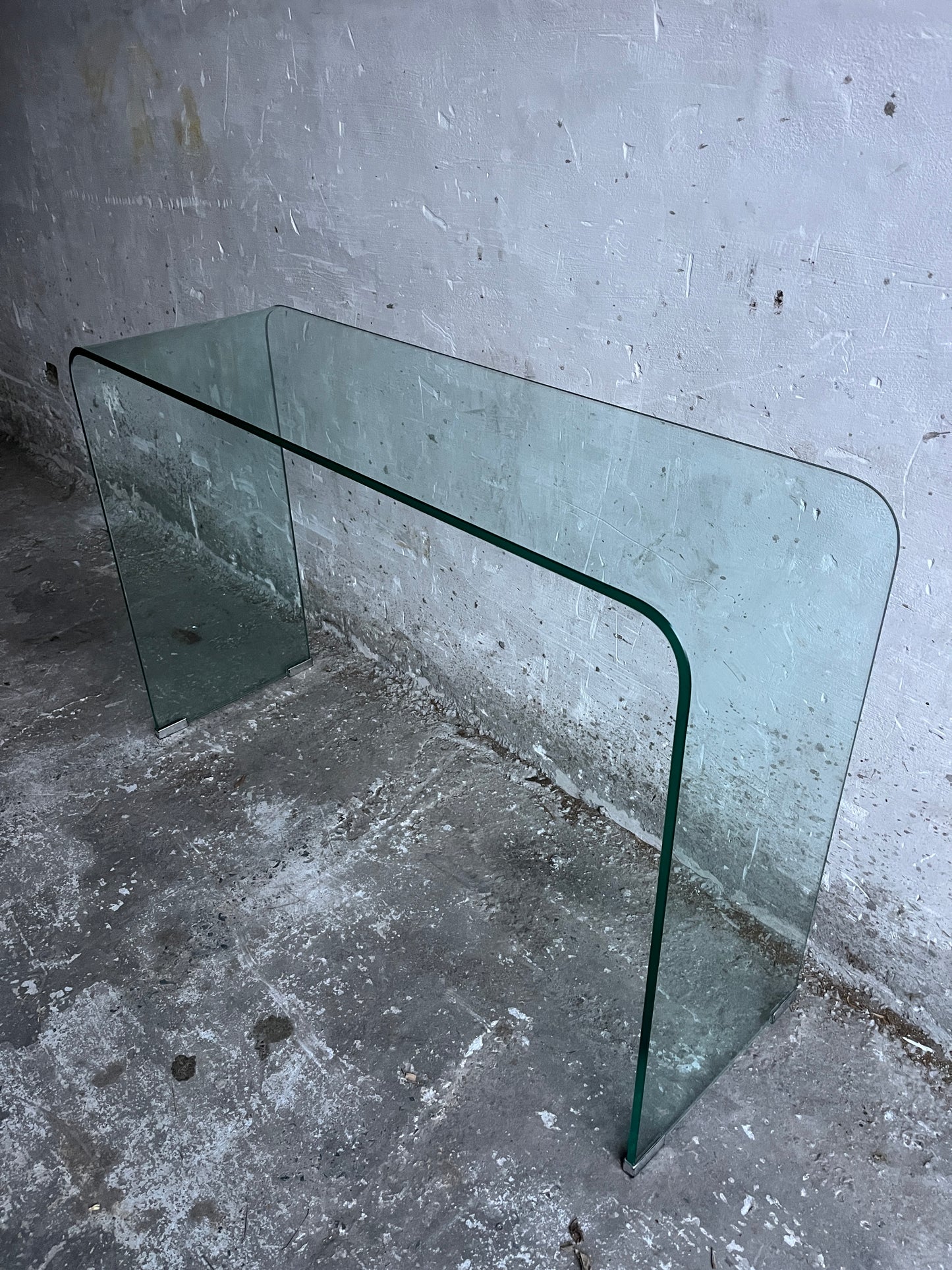 Minimalist Bent Glass Console Table 115cm
