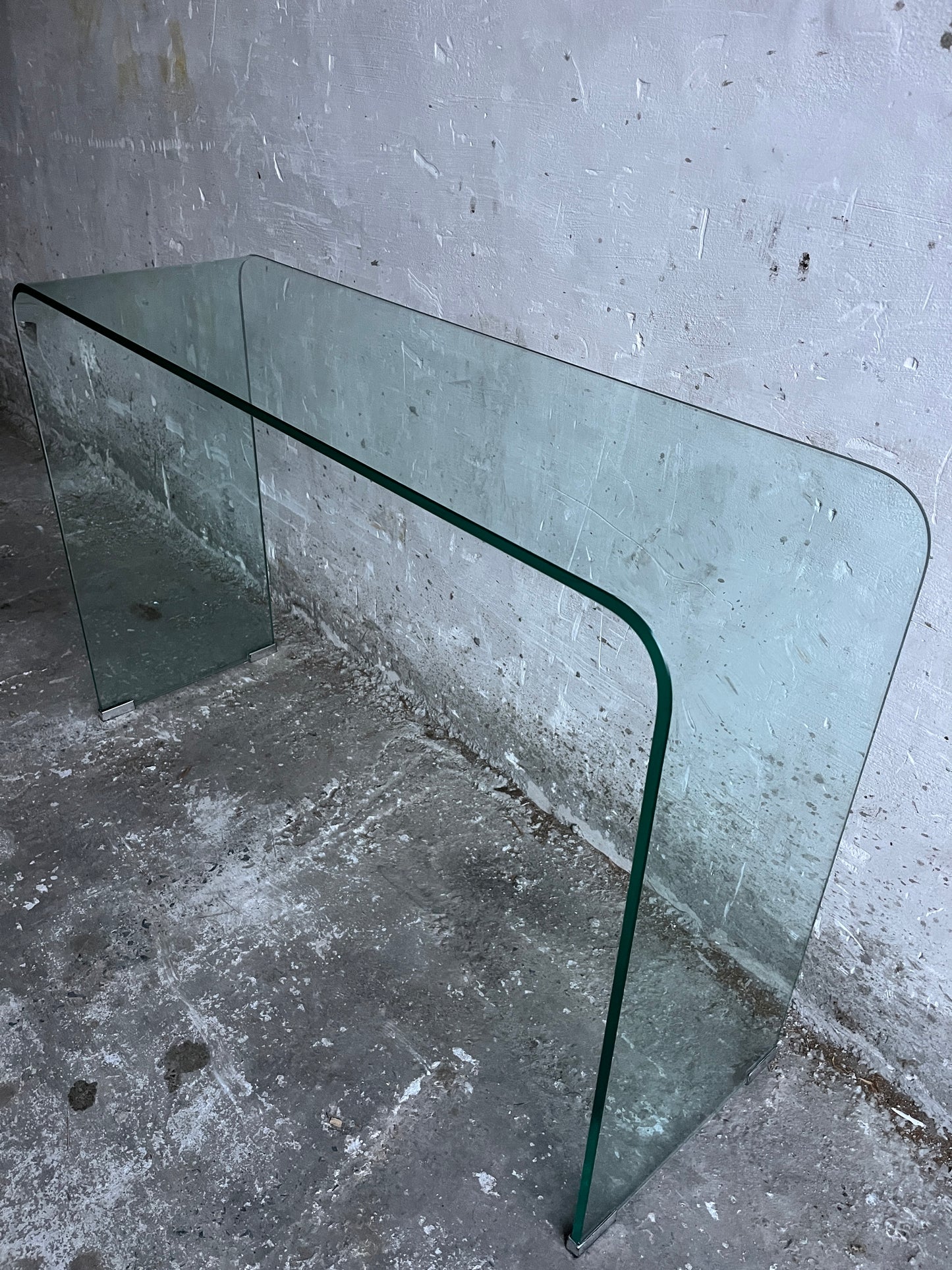Minimalist Bent Glass Console Table 115cm