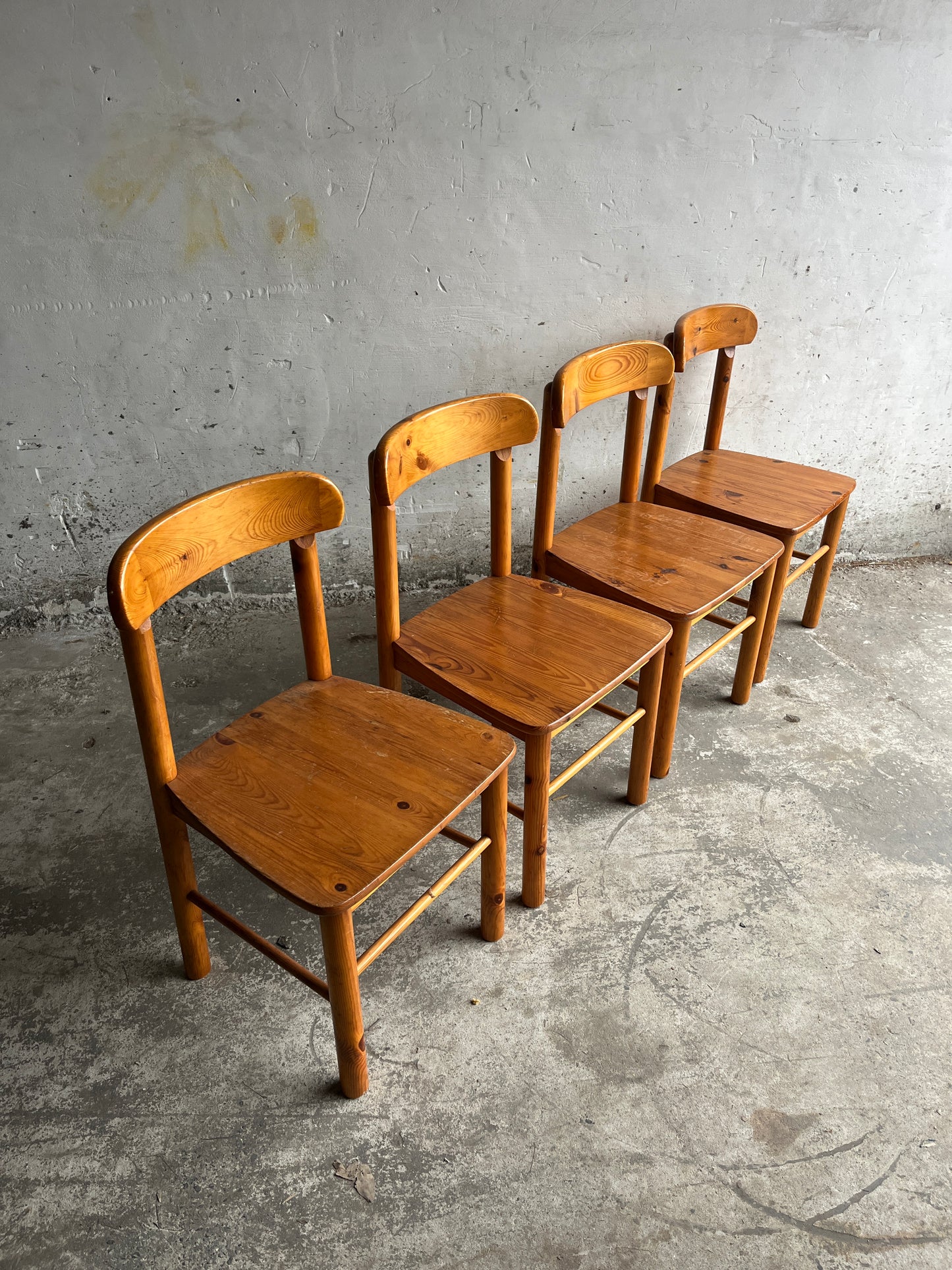 Set of 4 Vintage Pine Dining Chairs – 1970s