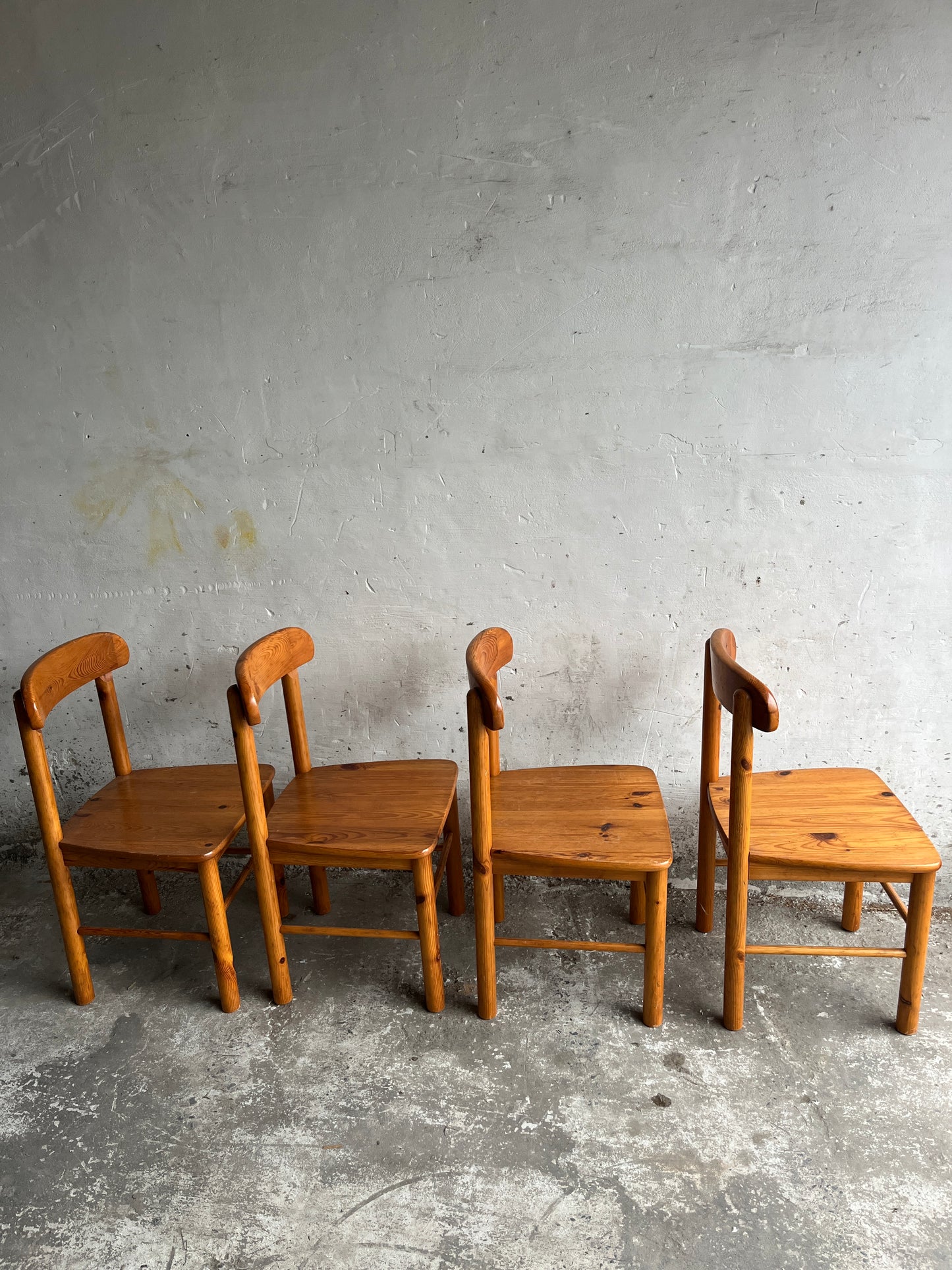 Set of 4 Vintage Pine Dining Chairs – 1970s