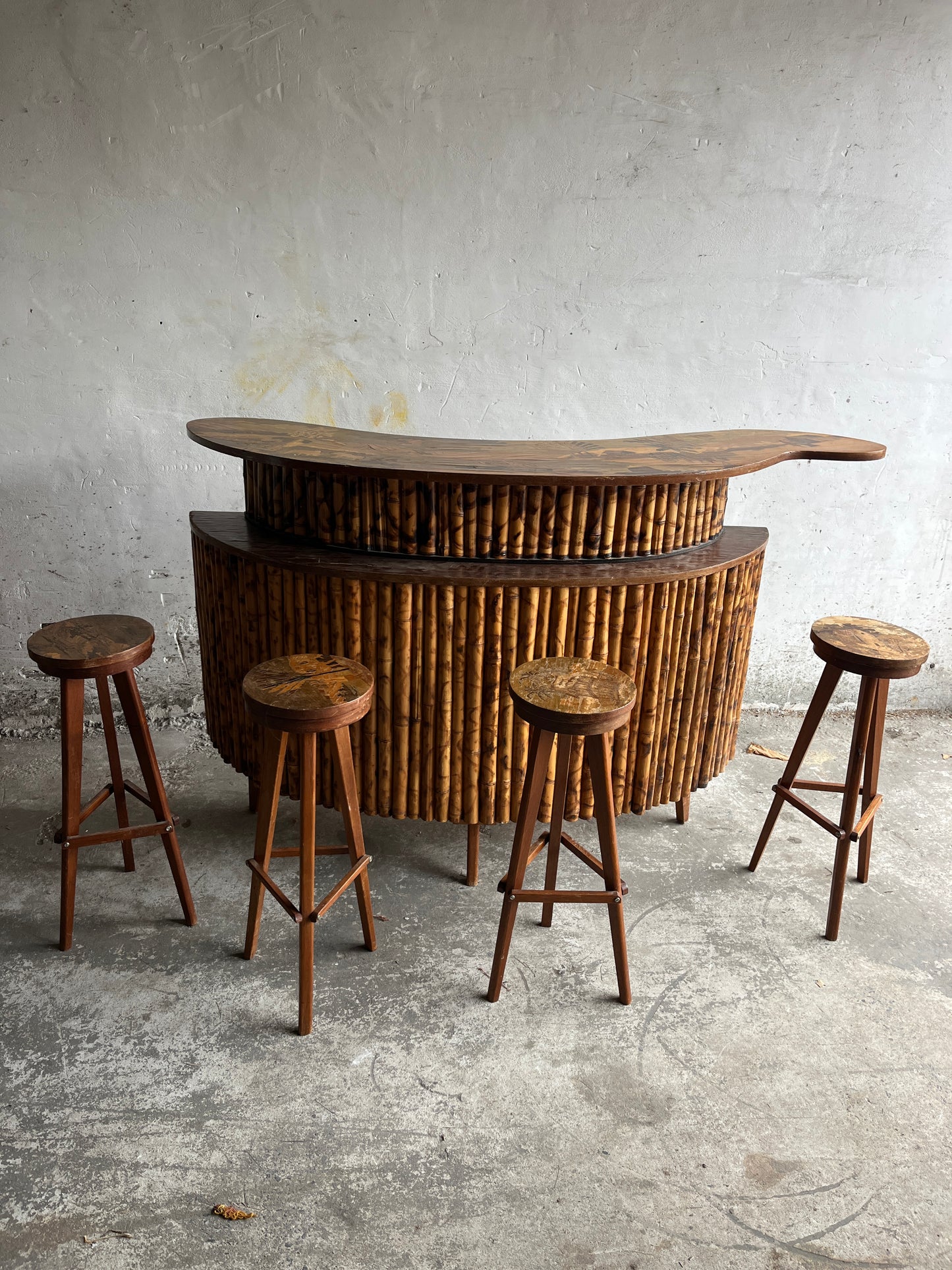 Handcrafted Bamboo Tiki Bar with 4 Stools – Mid-Century