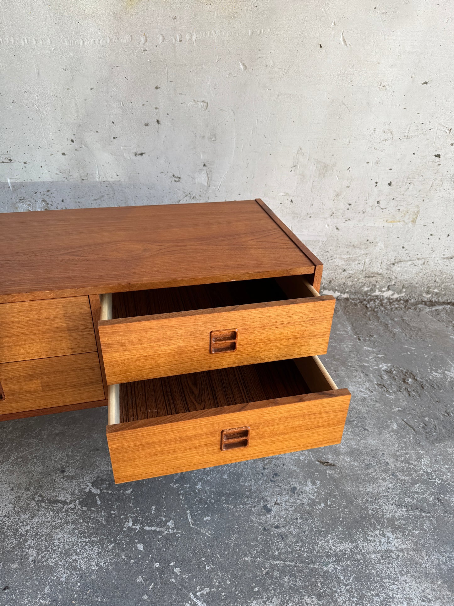 Deense ladekast van Millenium Design in teakhout