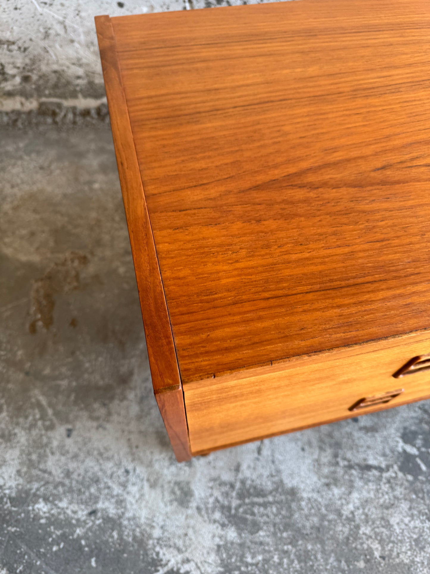 Deense ladekast van Millenium Design in teakhout