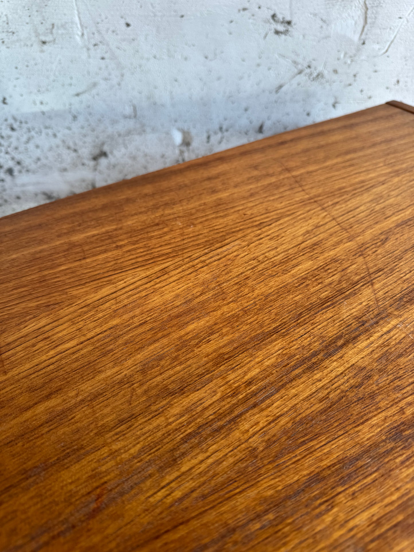 Meuble bas danois en teck par Millenium Design