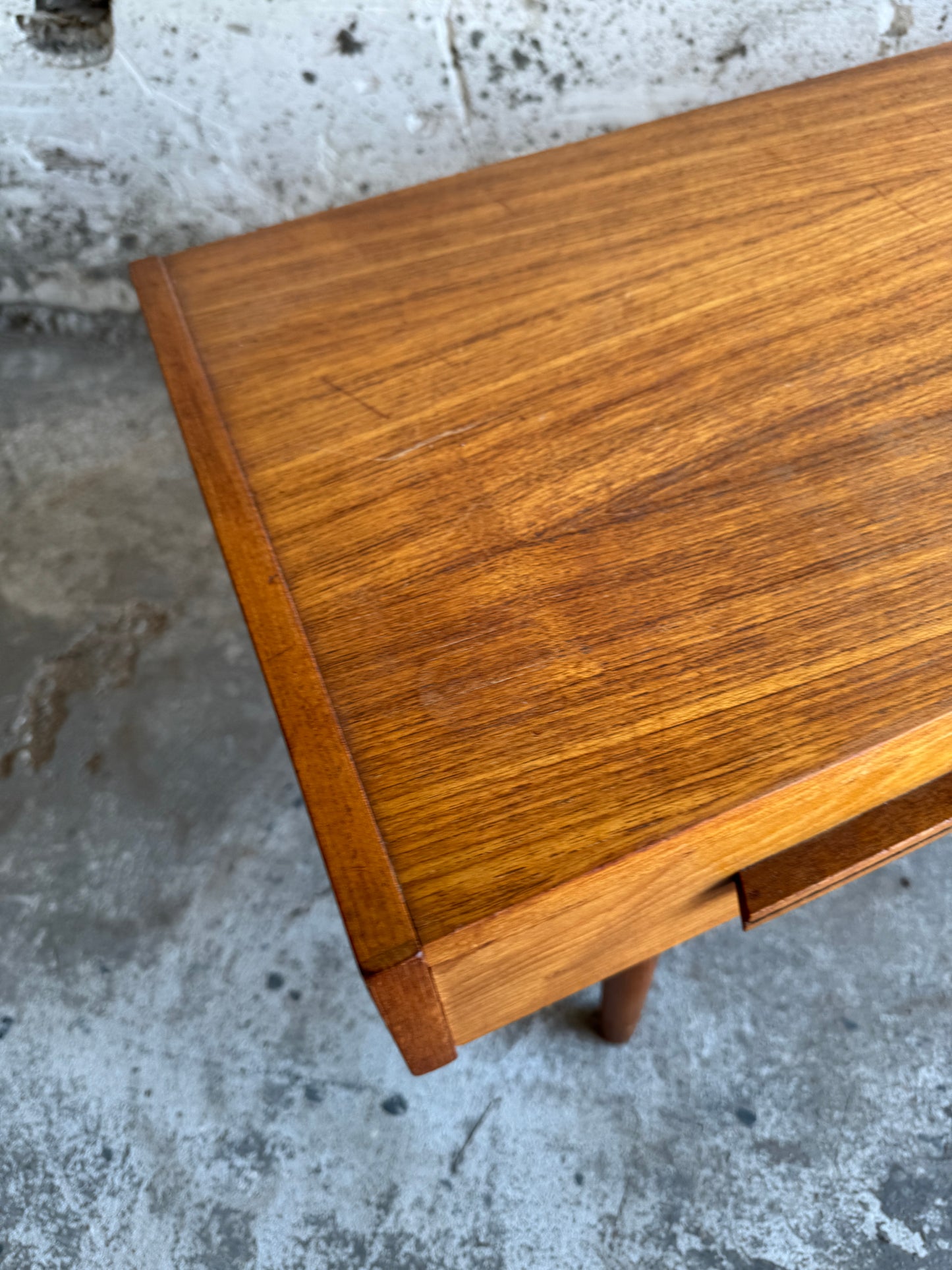 Meuble bas danois en teck par Millenium Design