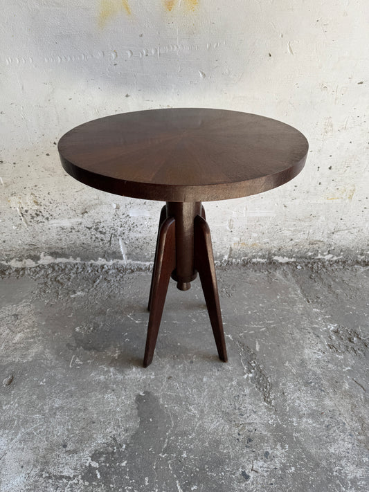 Art Deco bijzettafel in donker hout met stervormig bladpatroon