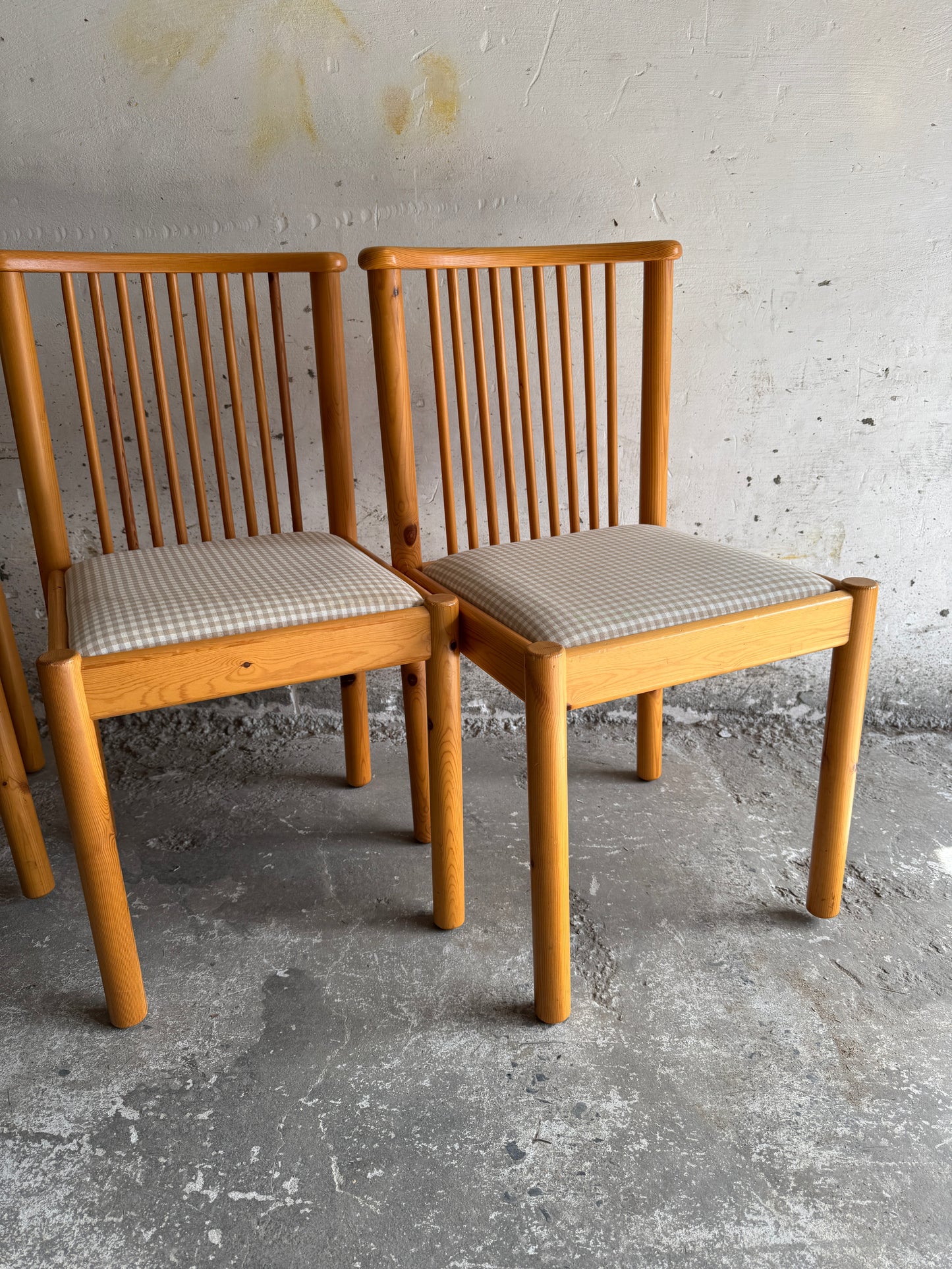 Set van 4 Scandinavische eetkamerstoelen in licht hout